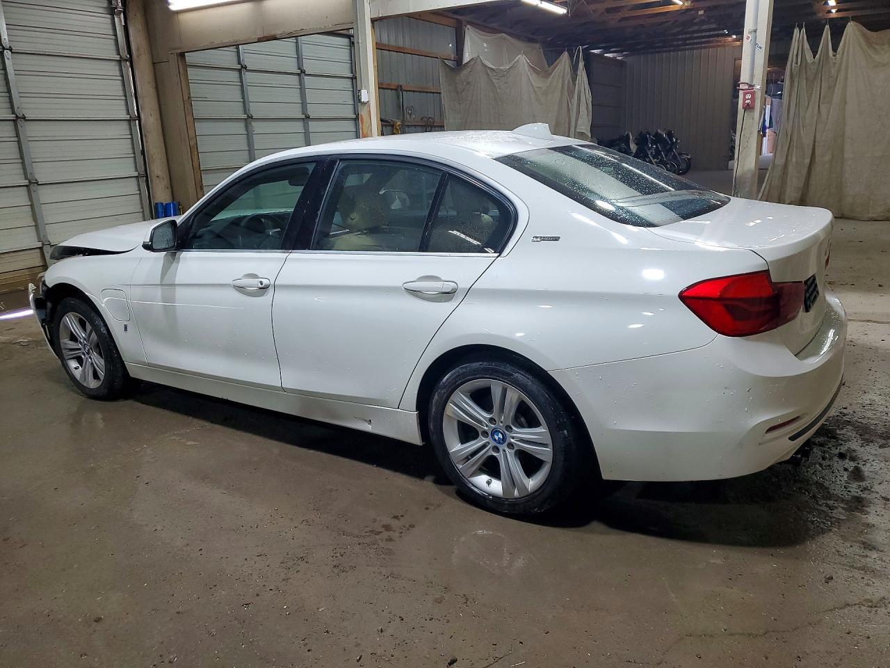 2018 BMW 330E - zdjęcie 2