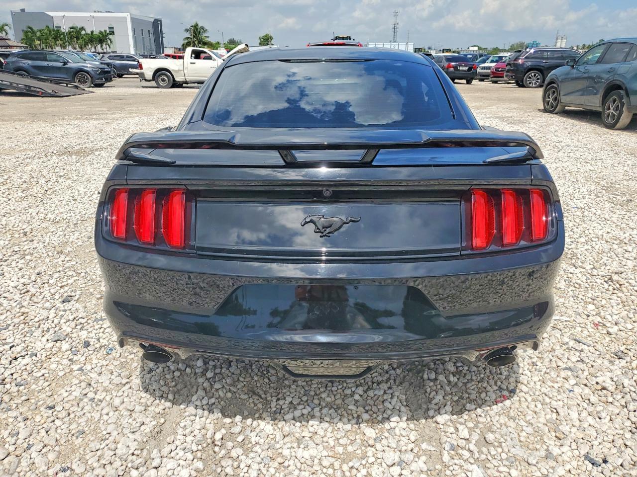 2015 Ford Mustang - zdjęcie 6