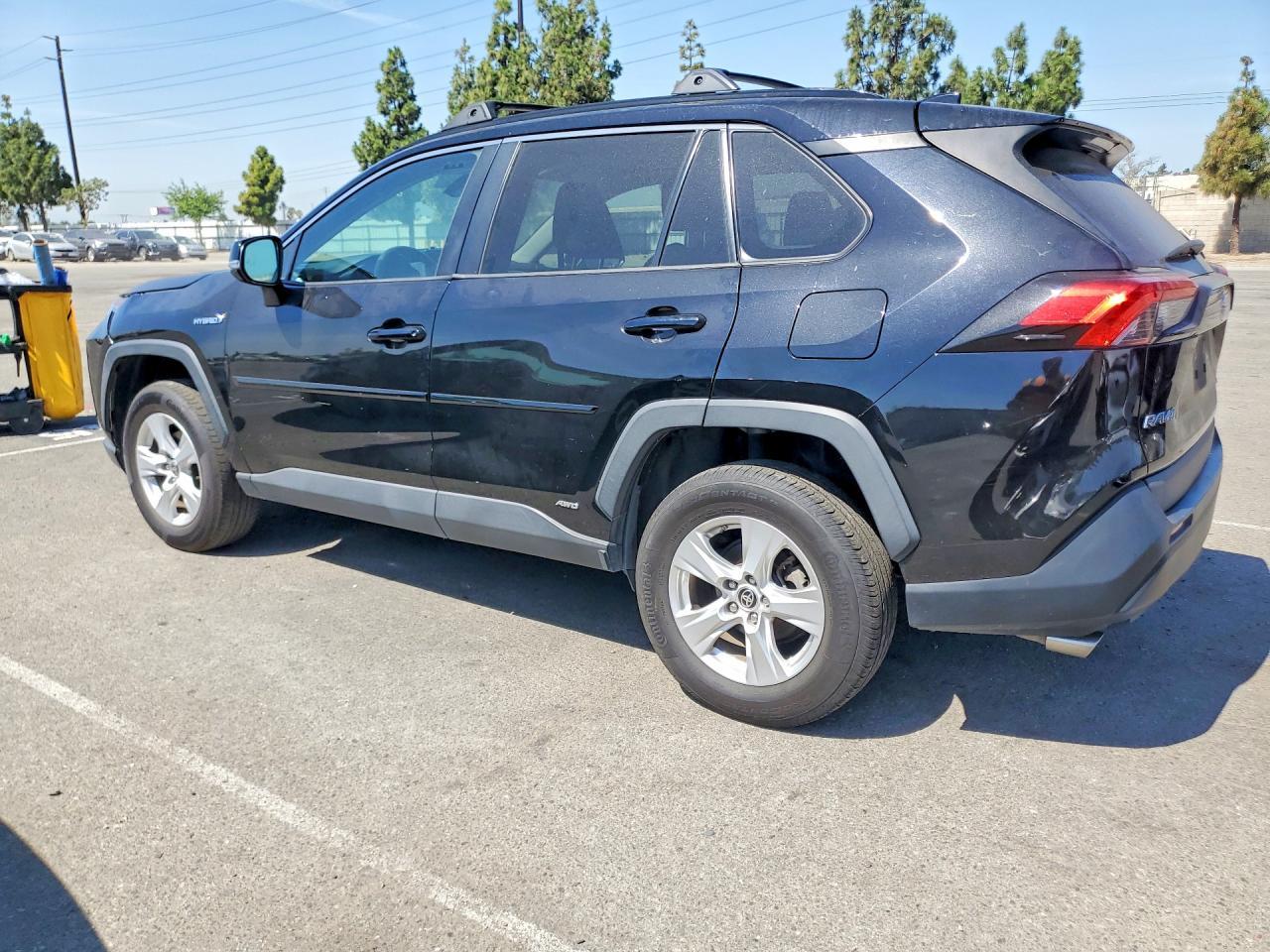 2021 Toyota Rav4 Le - zdjęcie 2