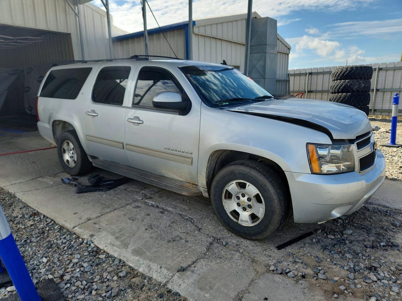 2014 Chevrolet Suburban C1500 Lt - zdjęcie 4