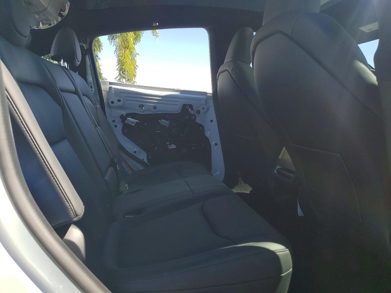 2026 Tesla Model Y - zdjęcie 10