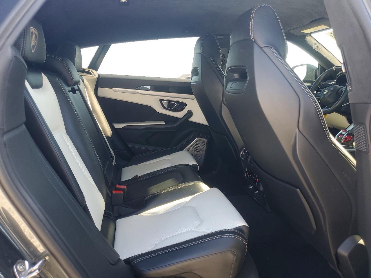 2019 Lamborghini Urus - zdjęcie 10