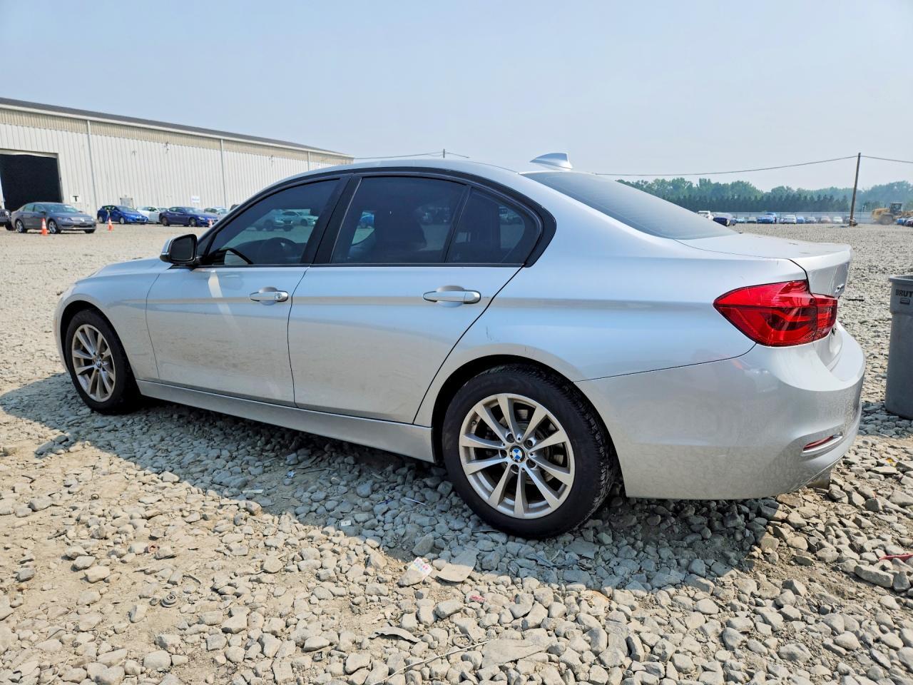 2016 BMW Seria 3 320i - zdjęcie 2
