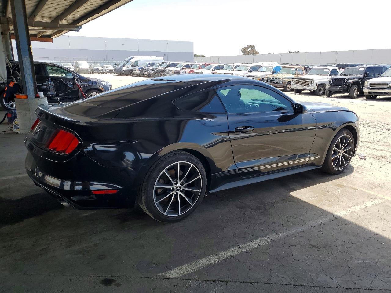 2015 Ford Mustang - zdjęcie 3