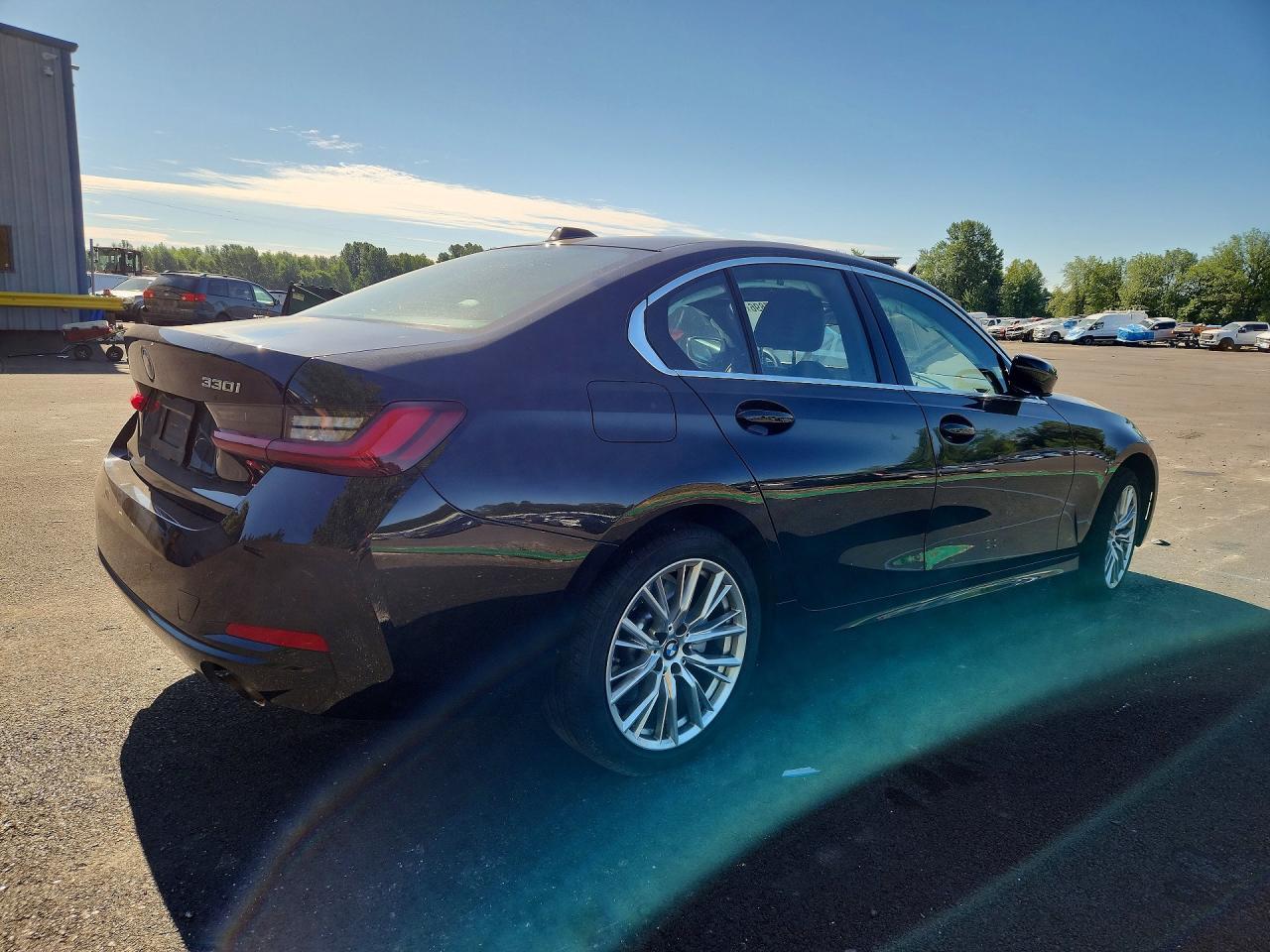 2024 BMW Seria 3 330i - zdjęcie 3