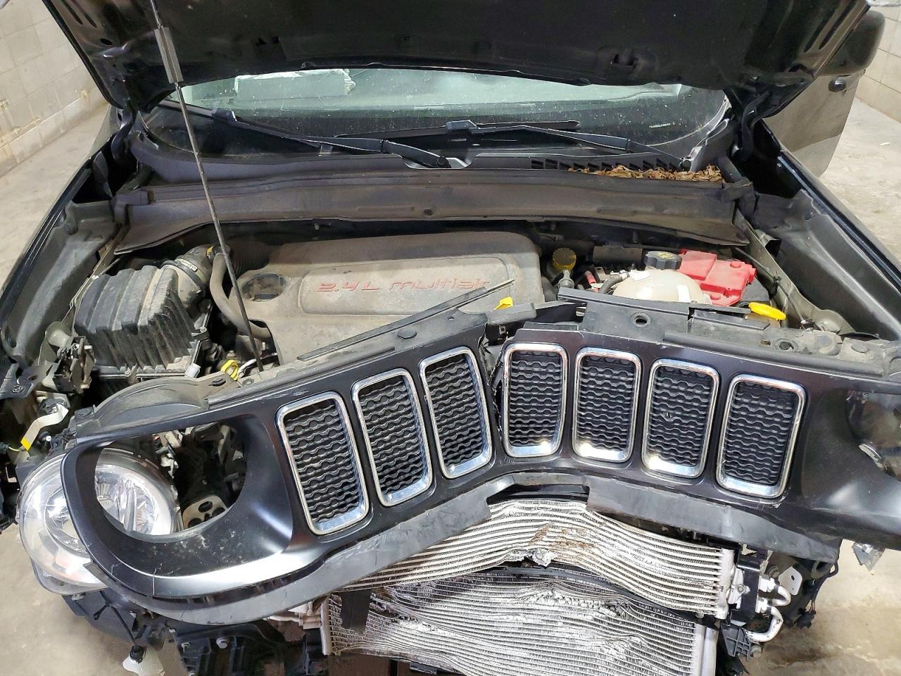 2020 Jeep Renegade Latitude - zdjęcie 12