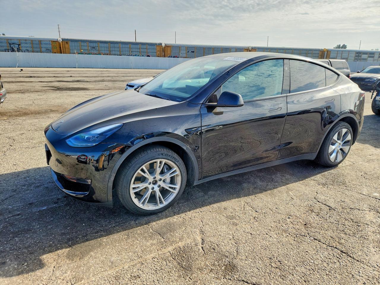 2023 Tesla Model Y - zdjęcie główne
