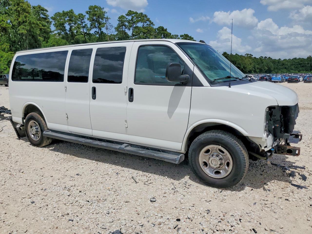 2020 Chevrolet Express G3500 Lt - zdjęcie 4