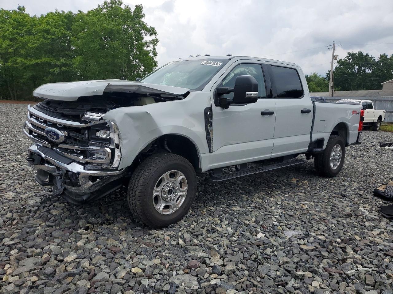2026 Ford F350 Super Duty - zdjęcie główne