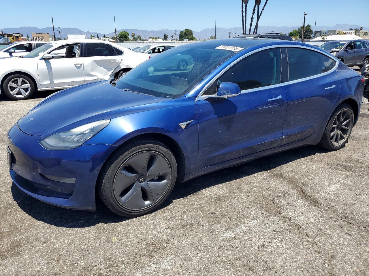 2019 Tesla Model 3 - zdjęcie główne