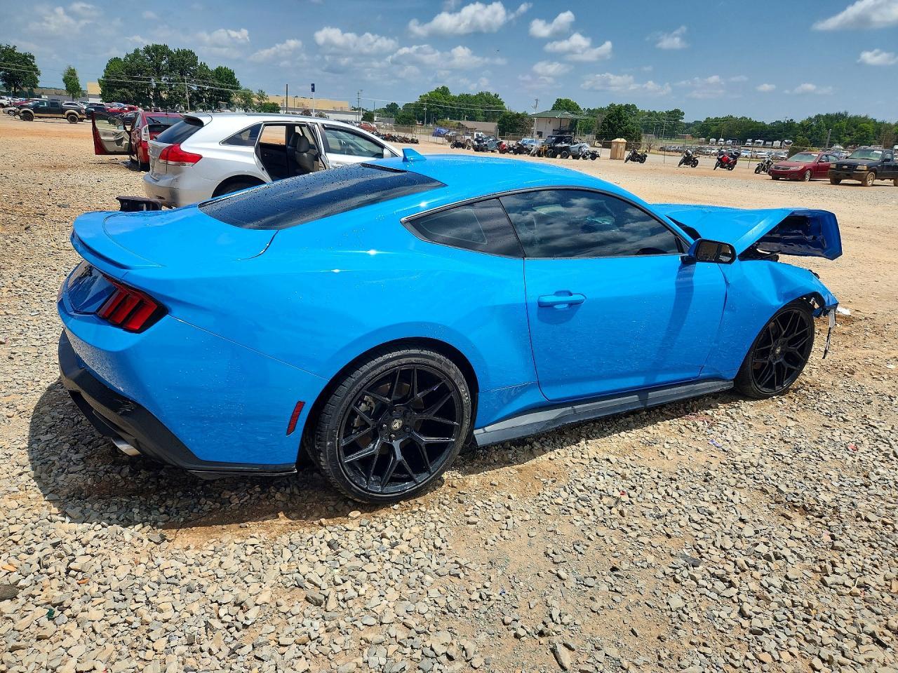 2024 Ford Mustang - zdjęcie 3