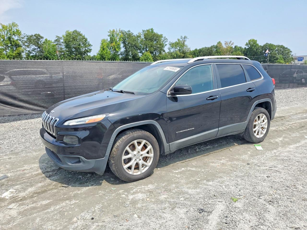 2017 Jeep Cherokee Latitude - zdjęcie główne
