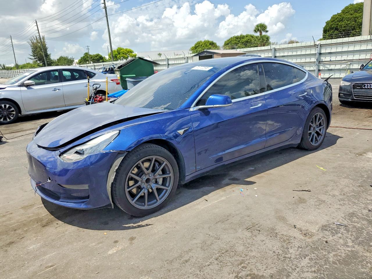 2020 Tesla Model 3 - zdjęcie główne