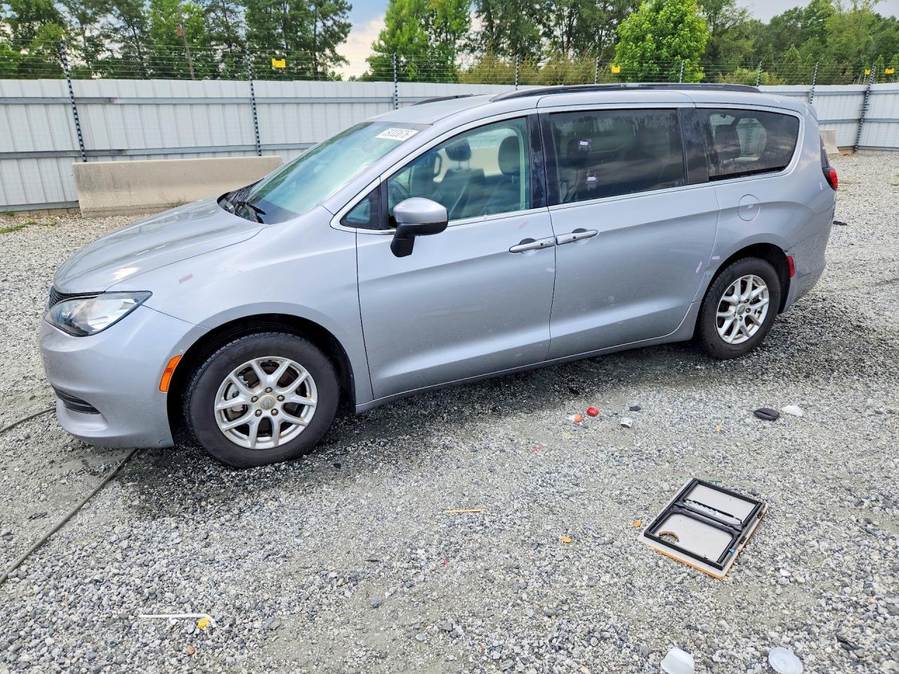 2020 Chrysler Voyager Lxi - zdjęcie główne