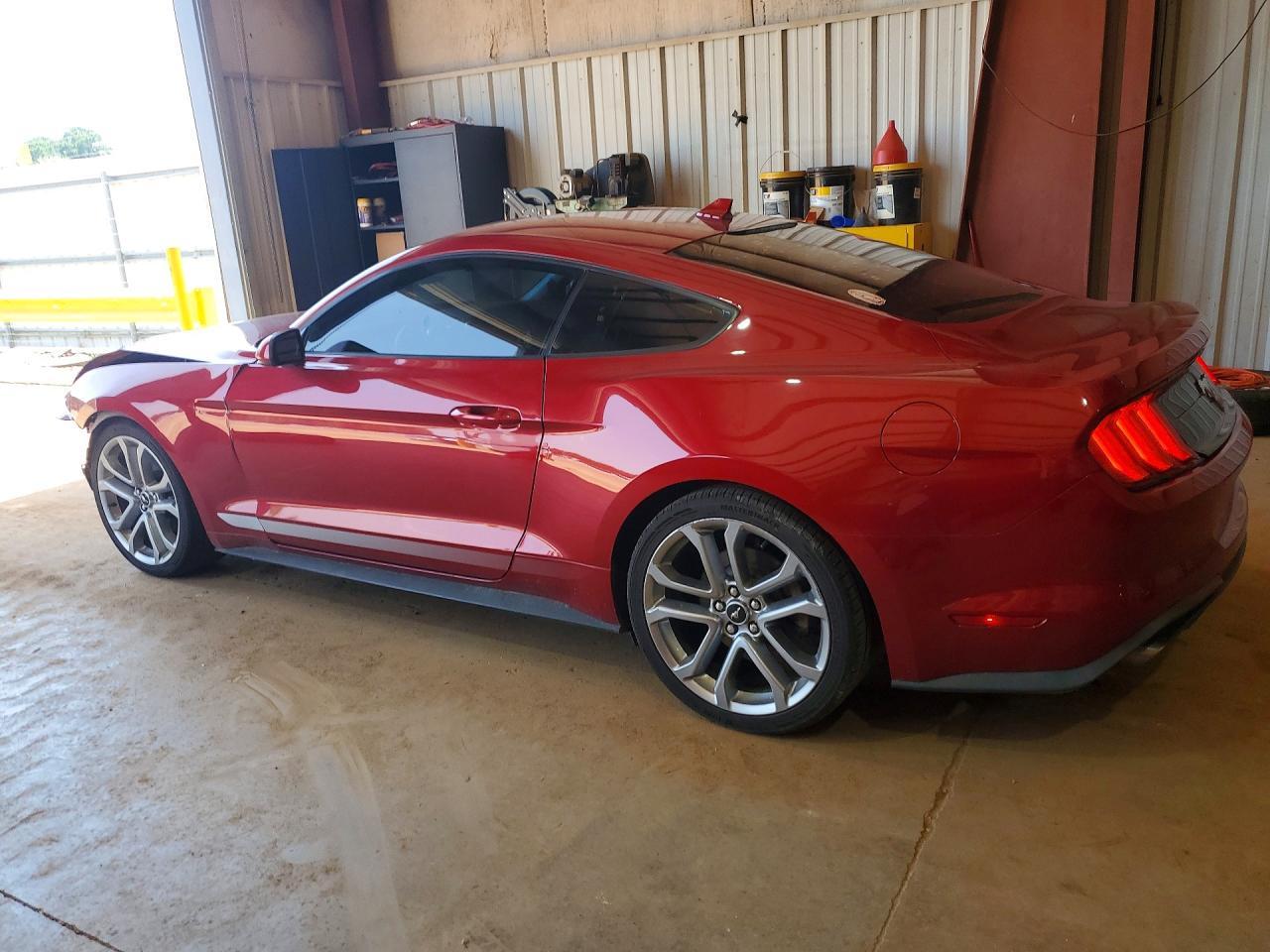 2021 Ford Mustang - zdjęcie 2