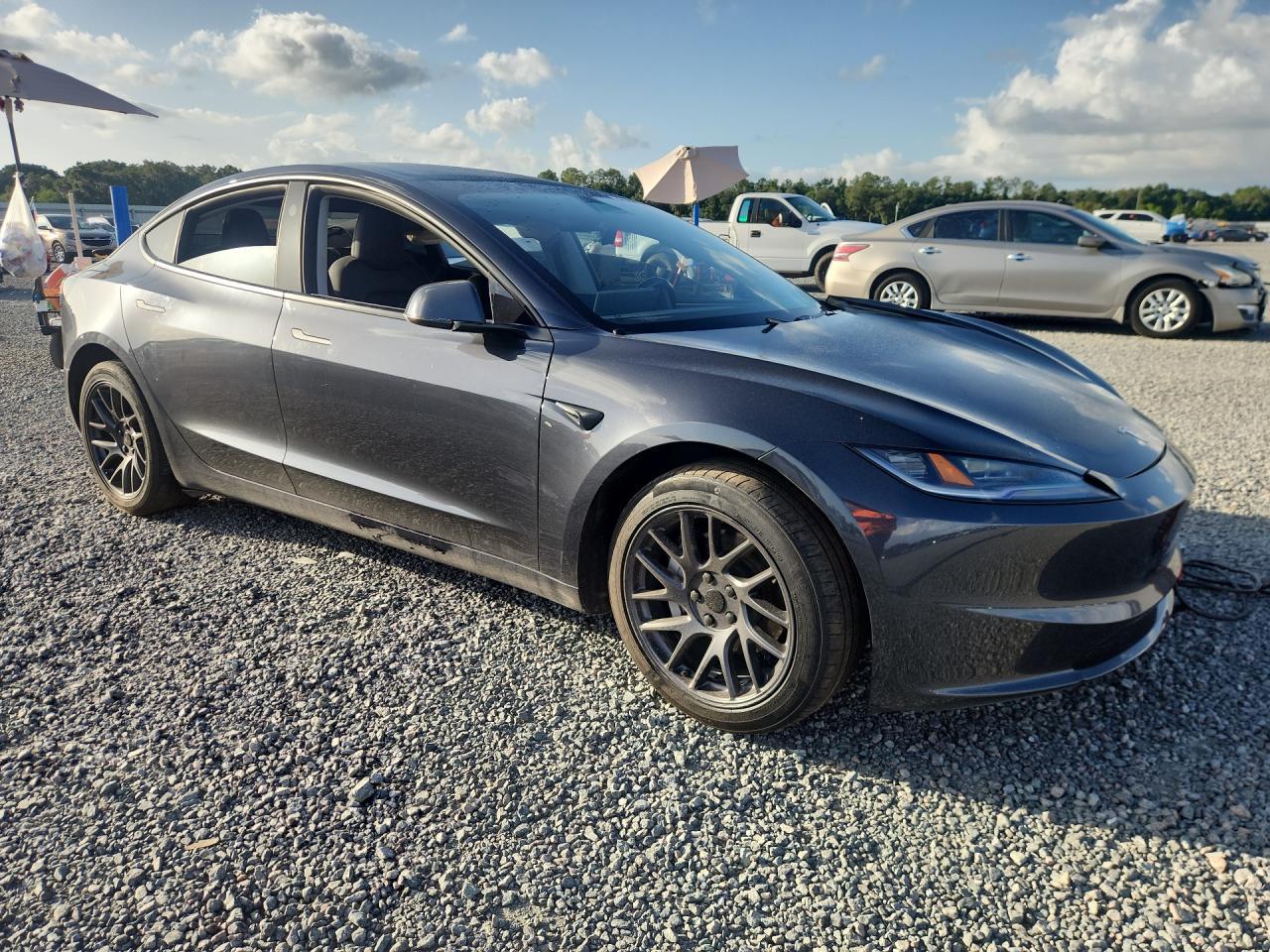 2025 Tesla Model 3 - zdjęcie 4