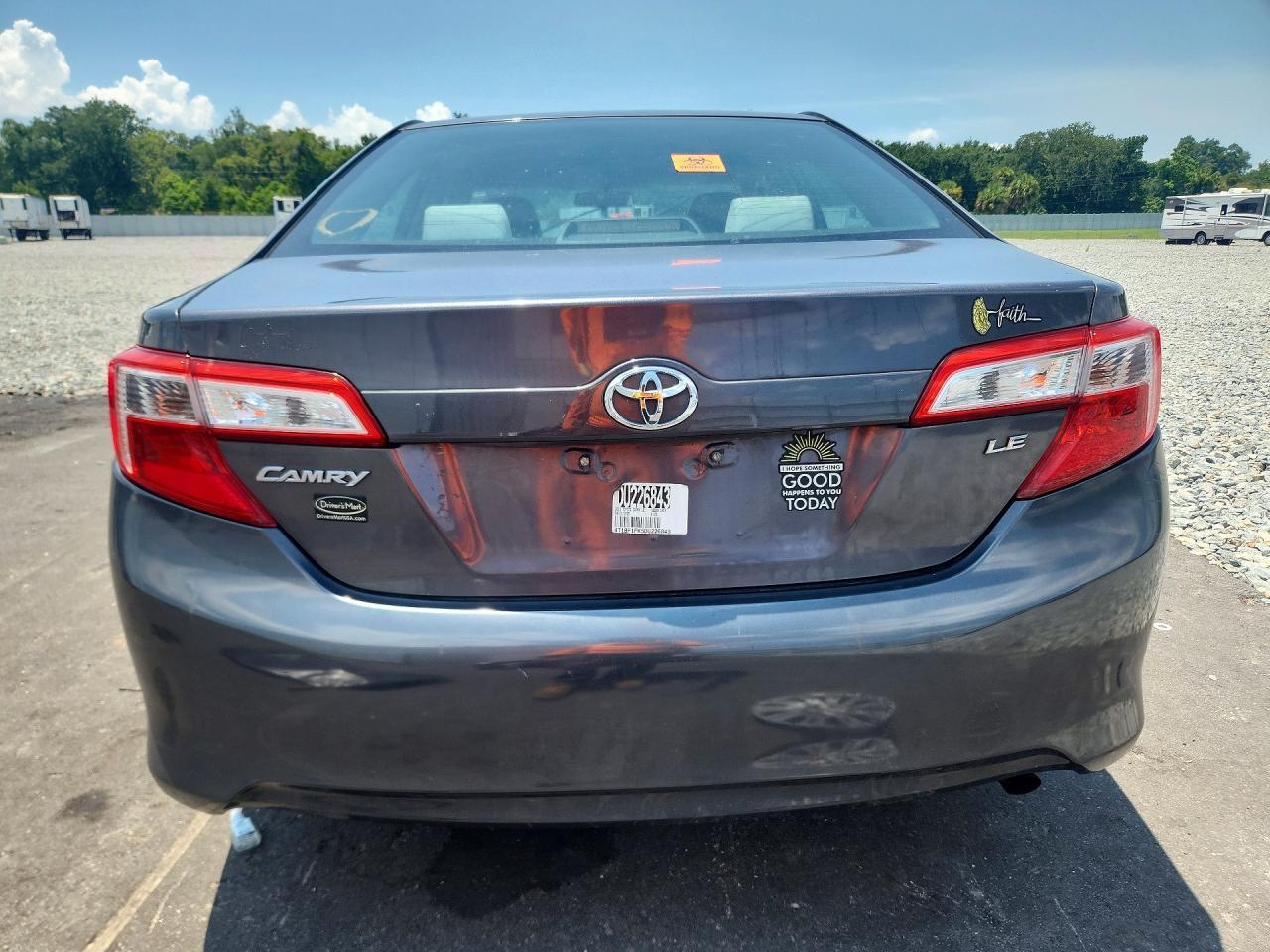 2013 Toyota Camry Le - zdjęcie 6