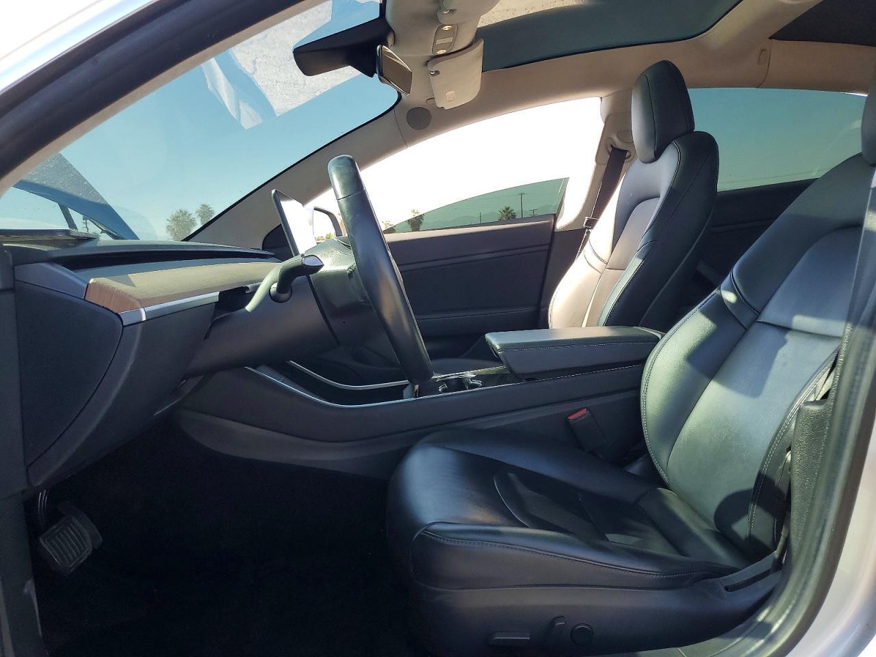 2017 Tesla Model 3 - zdjęcie 7