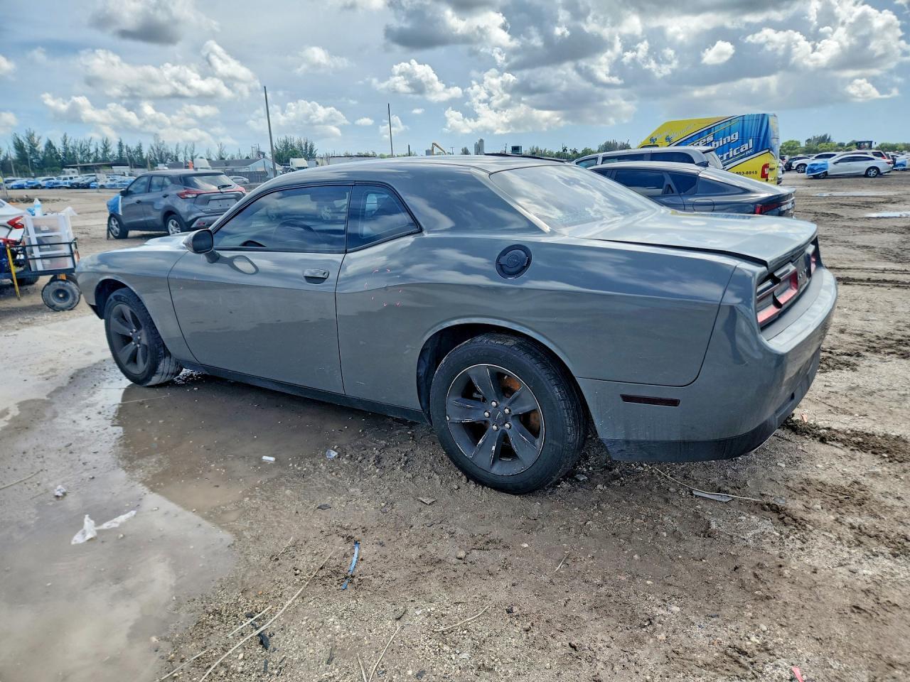 2017 Dodge Challenger Sxt - zdjęcie 2