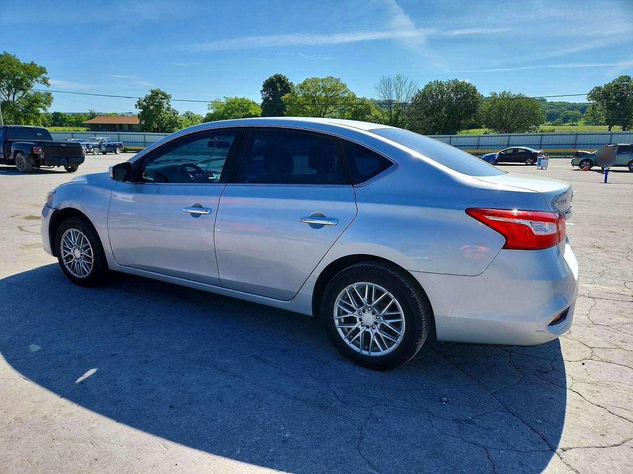 2017 Nissan Sentra S - zdjęcie 2
