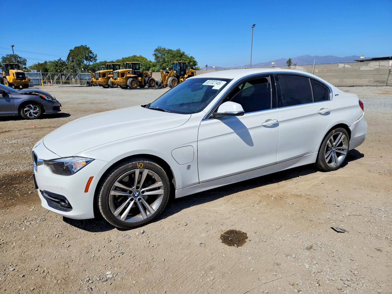2017 BMW 330E - zdjęcie główne