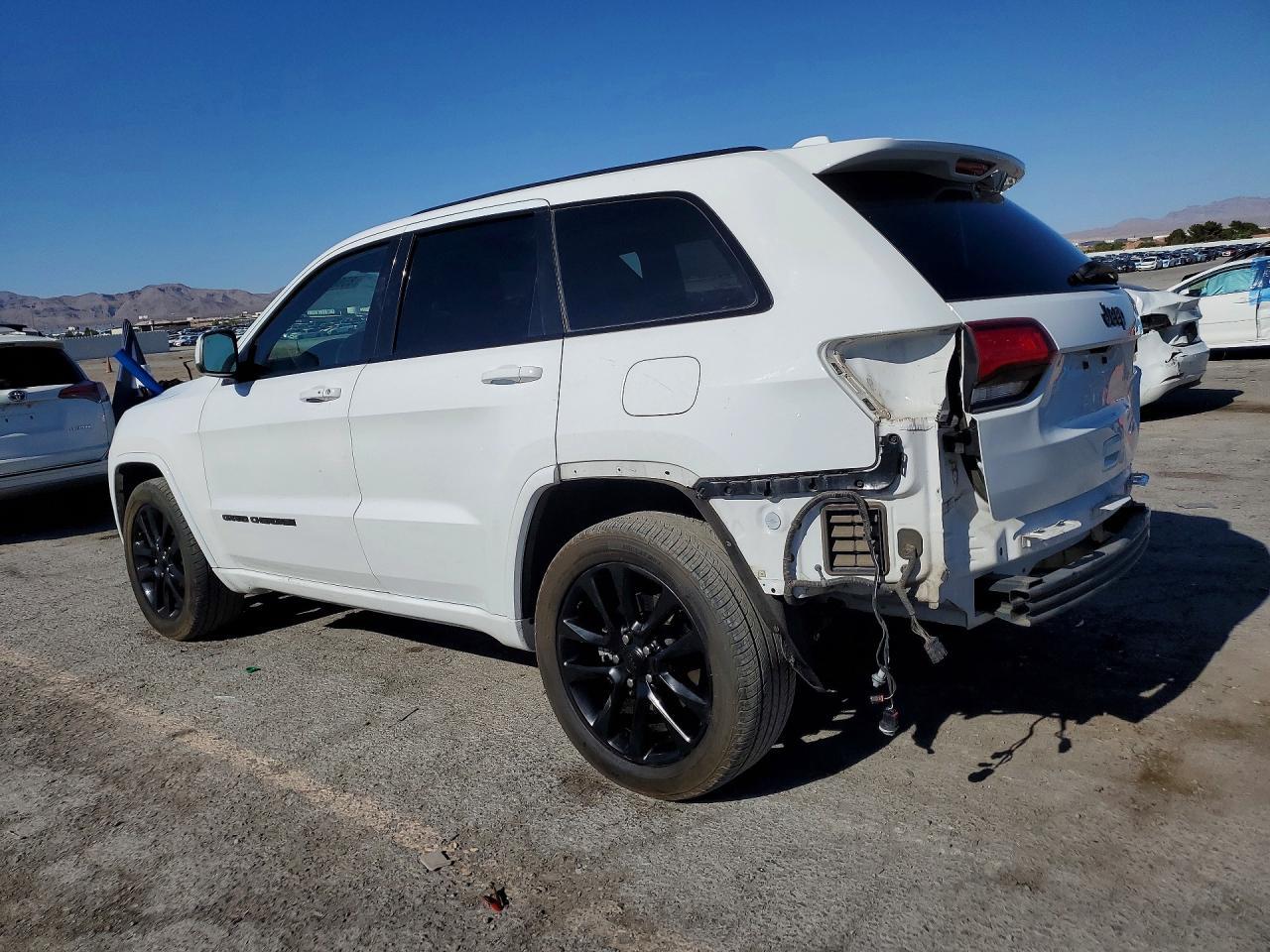 2021 Jeep Grand Cherokee Laredo - zdjęcie 2
