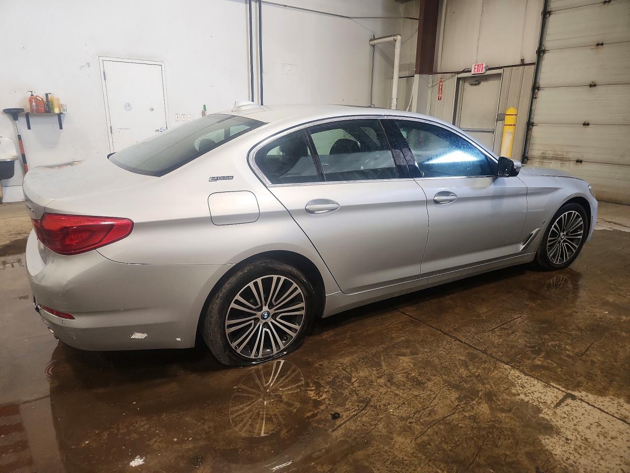 2019 BMW 530Xe - zdjęcie 3