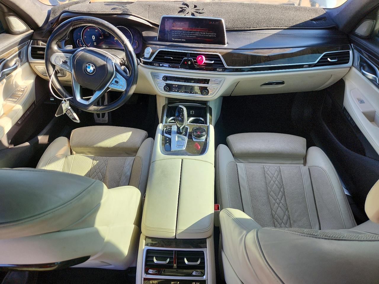 2017 BMW 750 I - zdjęcie 8