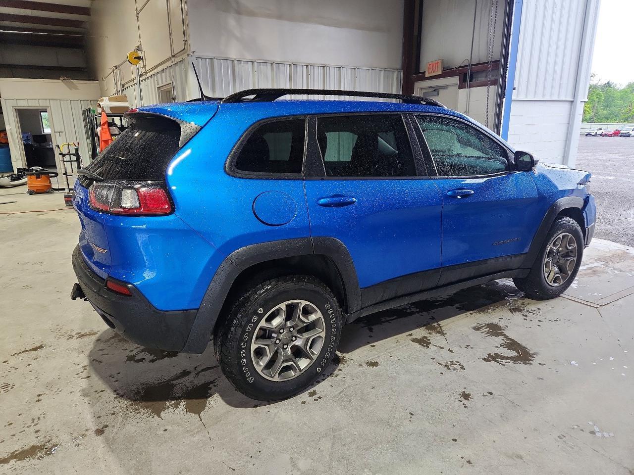 2022 Jeep Cherokee Trailhawk - zdjęcie 3