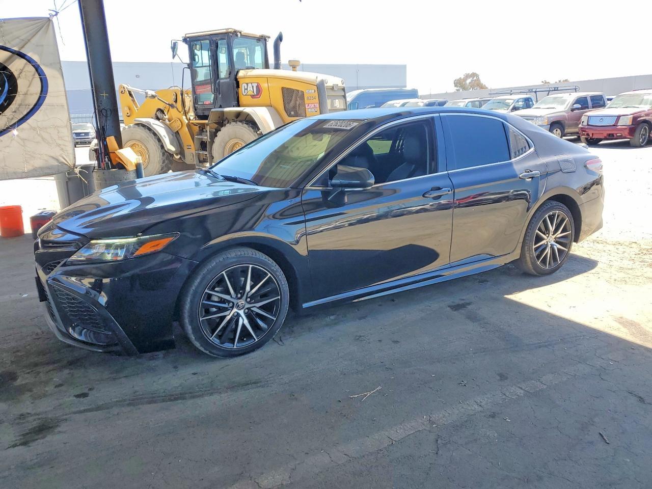 2022 Toyota Camry Hybrid Se - zdjęcie główne