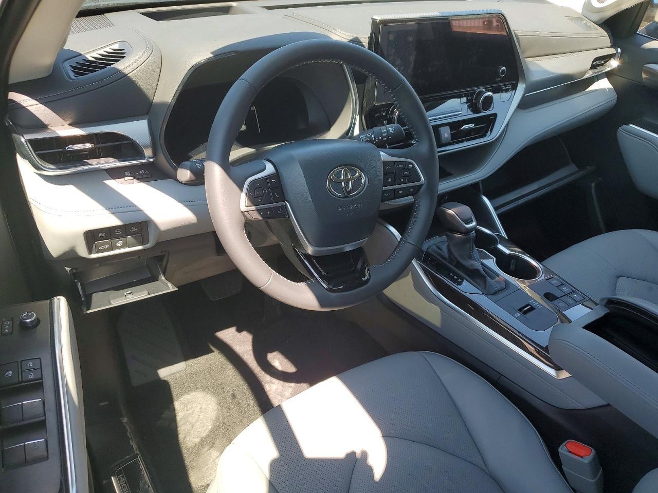 2026 Toyota Highlander Hybrid Platinum - zdjęcie 8