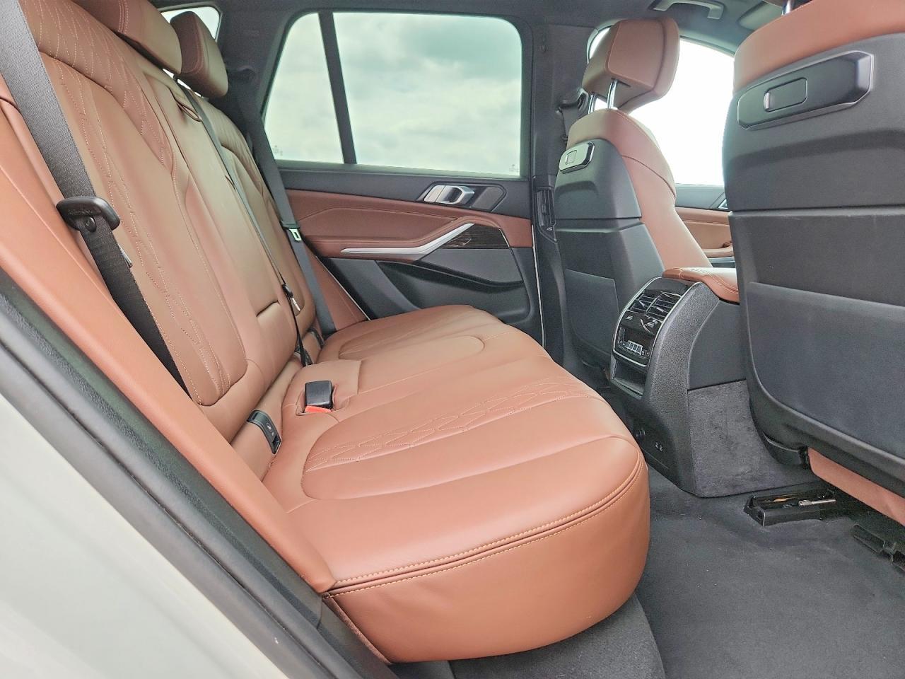 2025 BMW X5 xDrive50E - zdjęcie 11