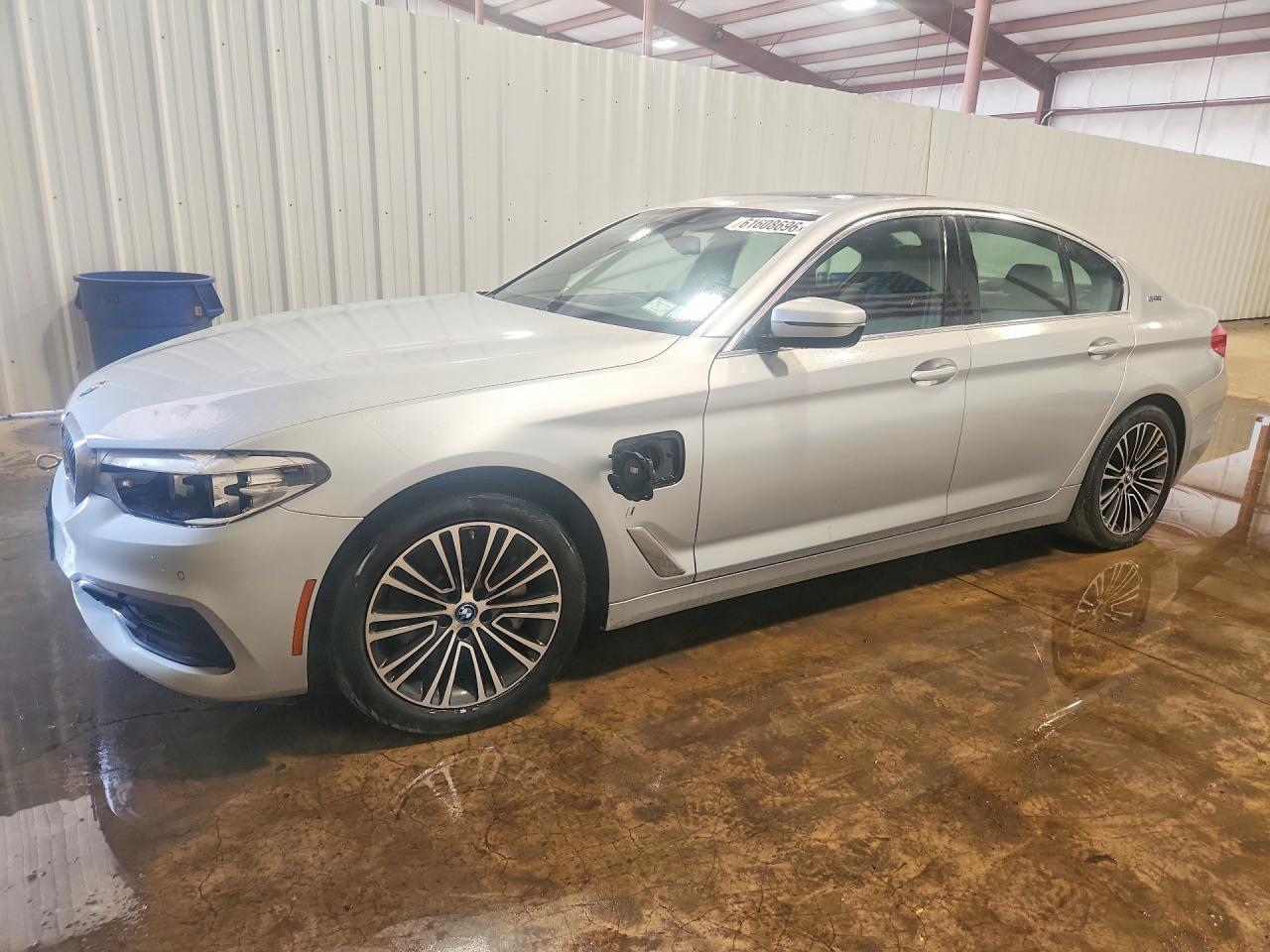 2019 BMW 530Xe - zdjęcie główne