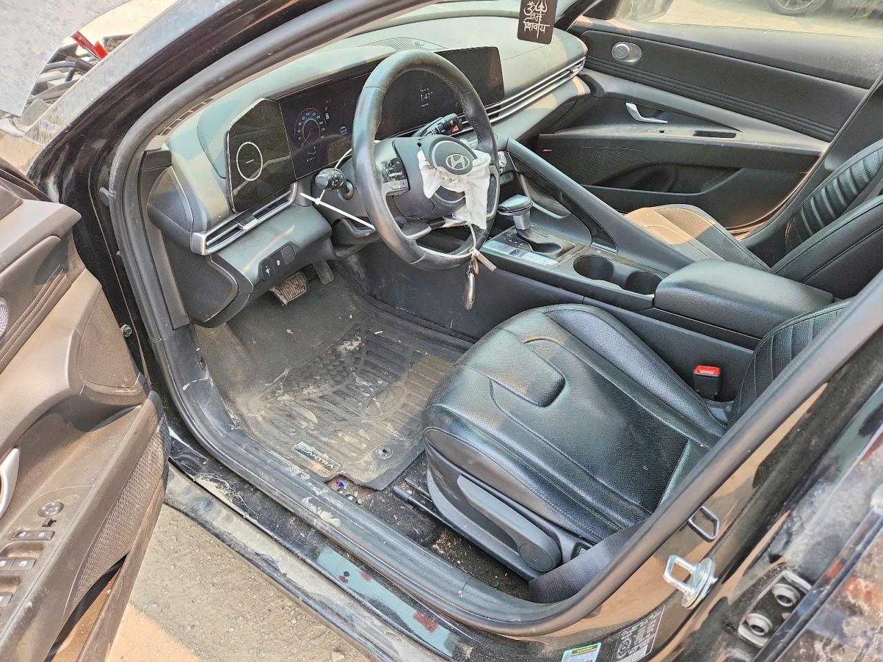 2024 Hyundai Elantra Luxury - zdjęcie 8