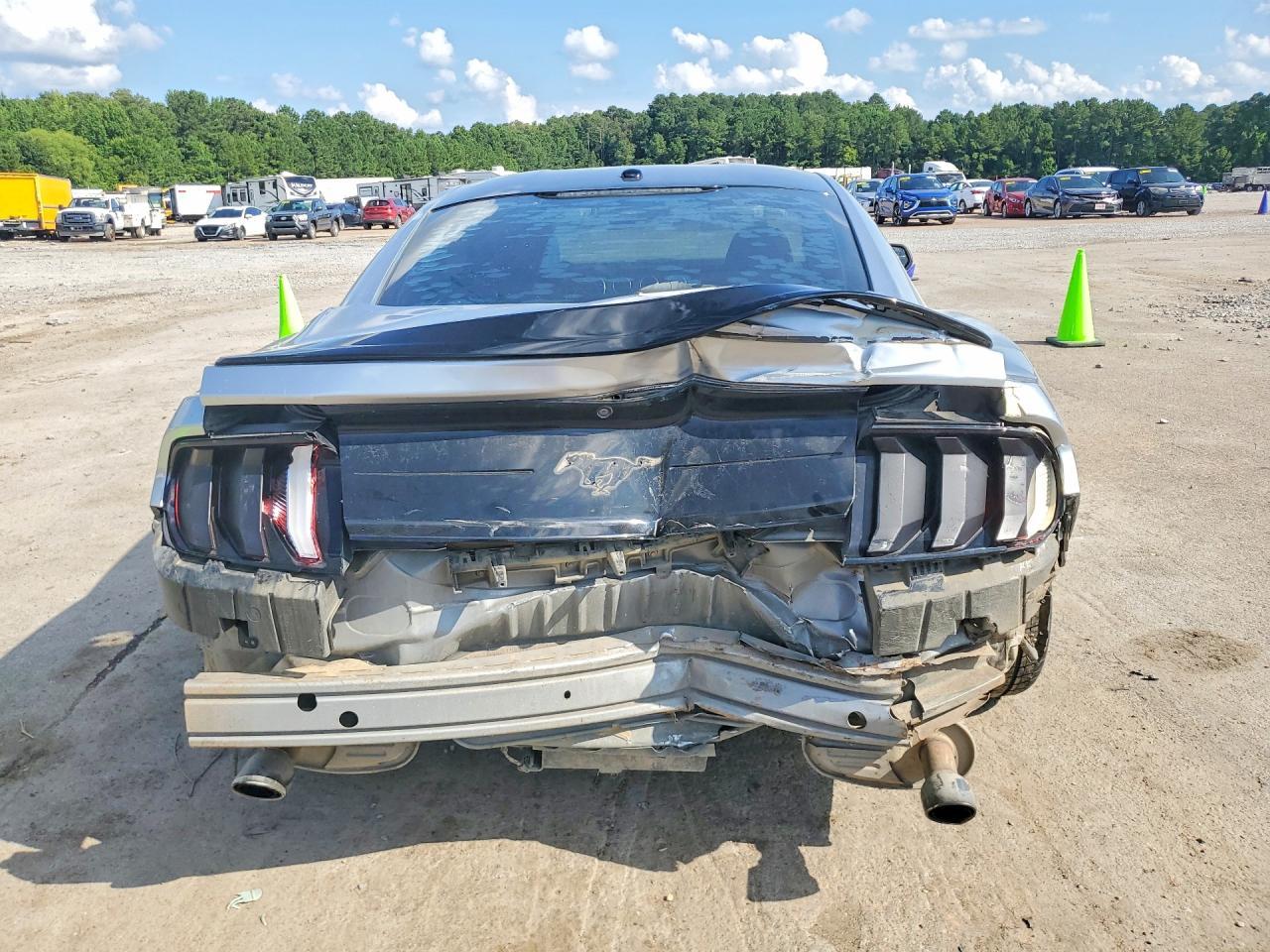 2020 Ford Mustang - zdjęcie 6