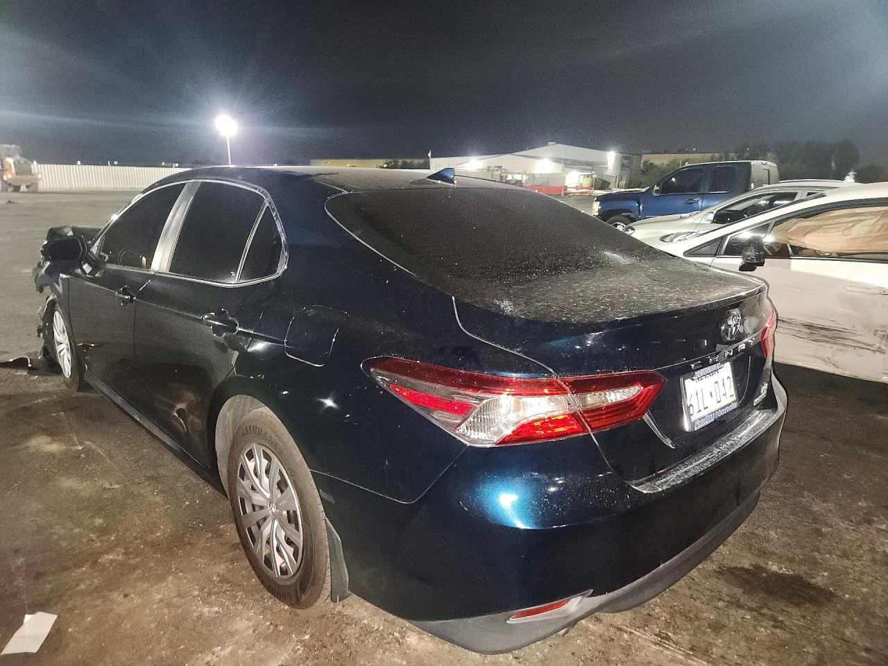 2019 Toyota Camry Le - zdjęcie 2