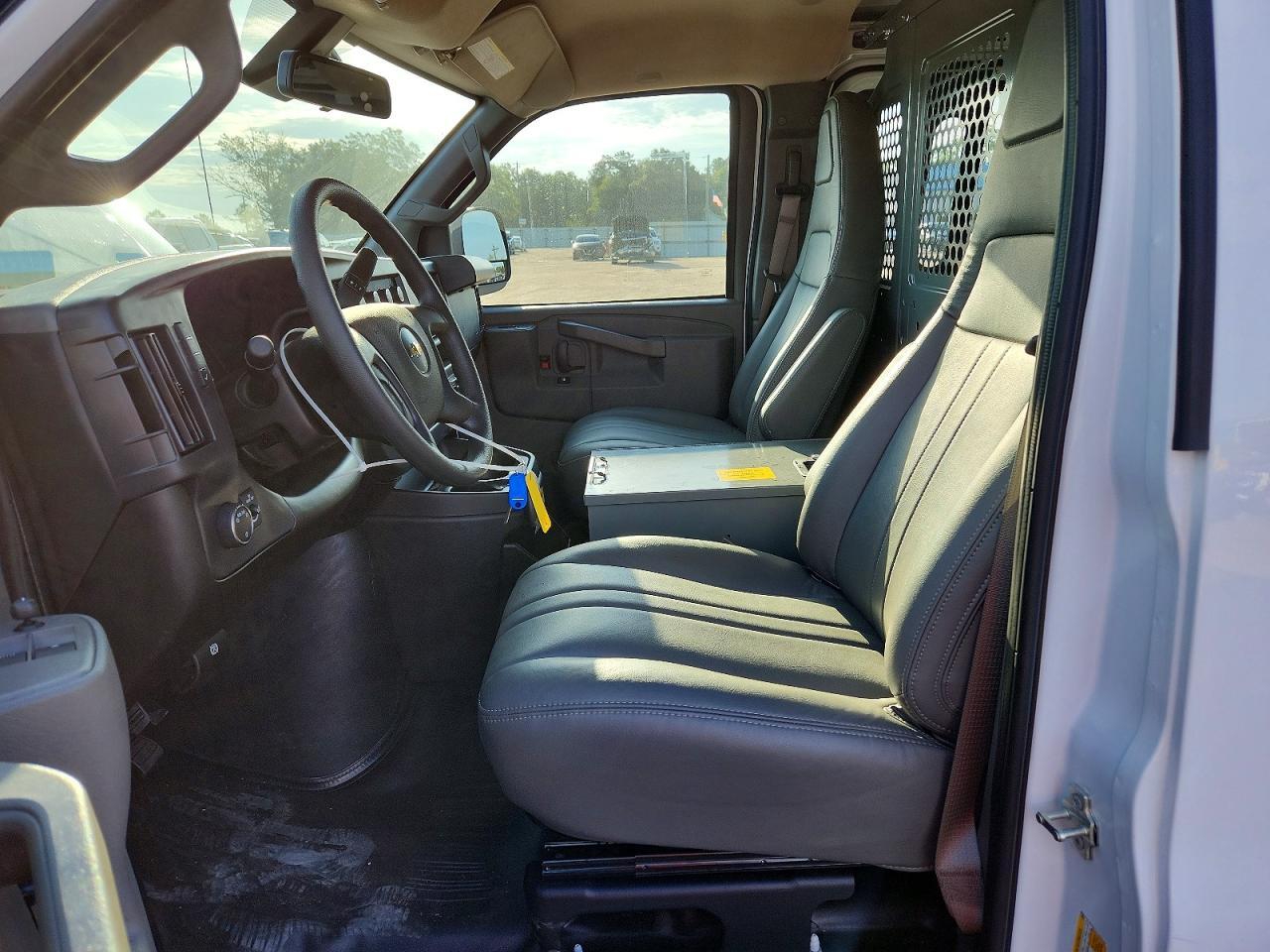 2026 Chevrolet Express G2500 - zdjęcie 7