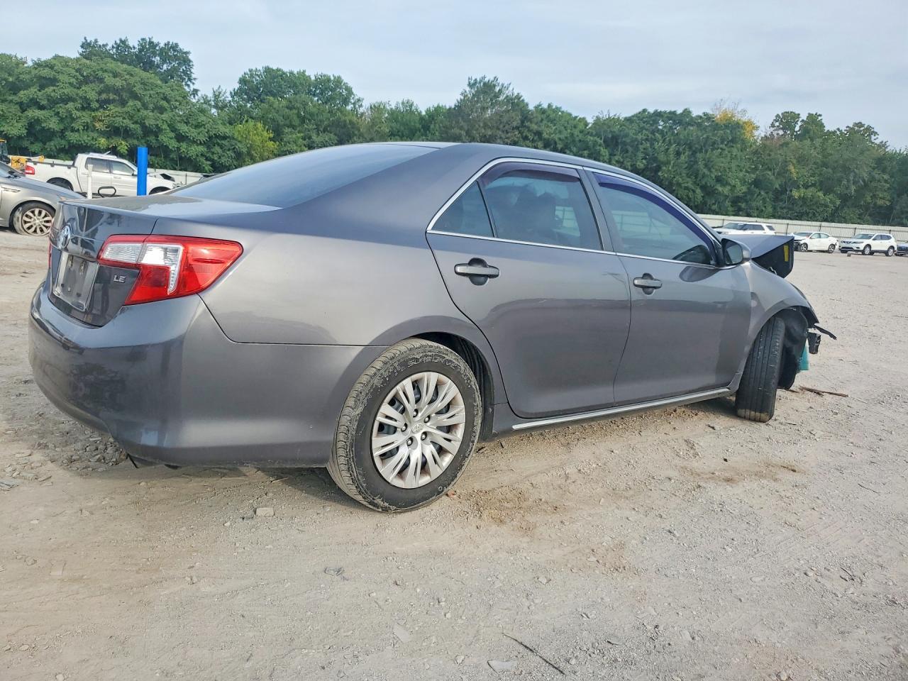 2014 Toyota Camry Le - zdjęcie 3