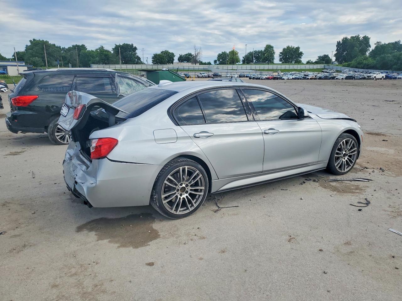 2015 BMW 335 Xi - zdjęcie 3