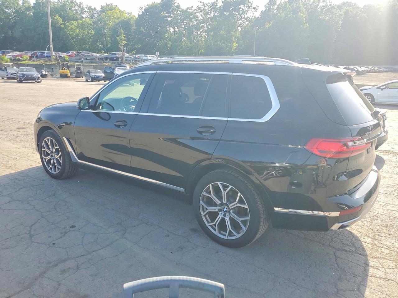 2020 BMW X7 xDrive40I - zdjęcie 2