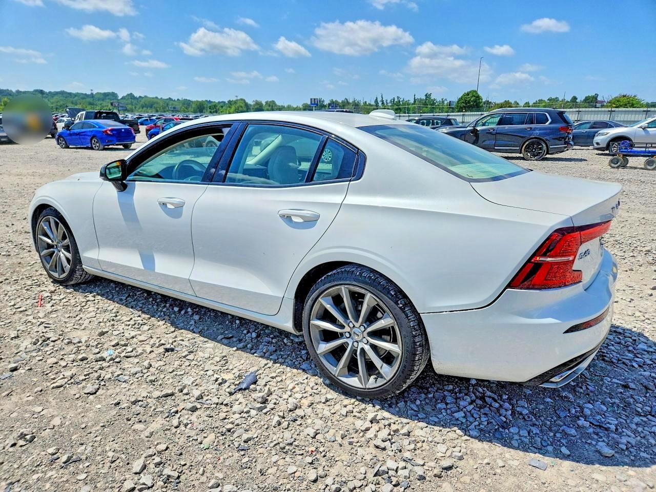2021 Volvo S60 T5 Momentum - zdjęcie 2
