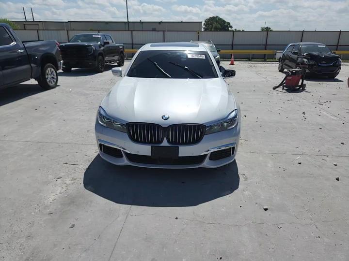 2019 BMW Seria 7 740i - zdjęcie 13