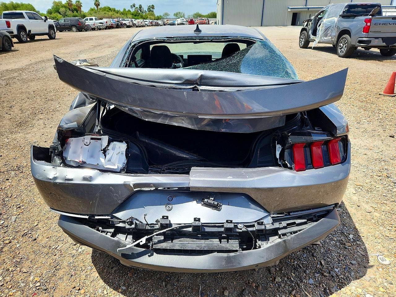 2025 Ford Mustang - zdjęcie 6