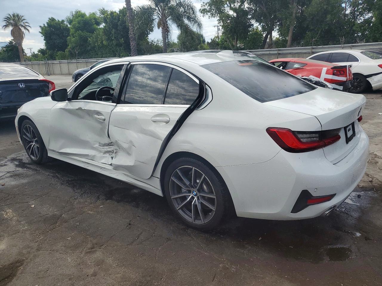 2020 BMW 330I - zdjęcie 2