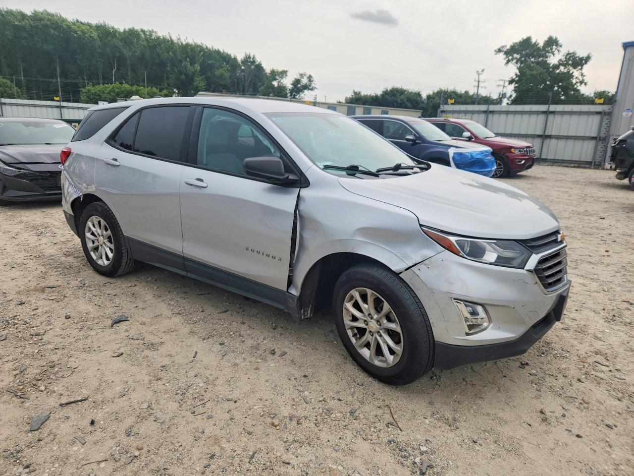 2018 Chevrolet Equinox Ls - zdjęcie 4