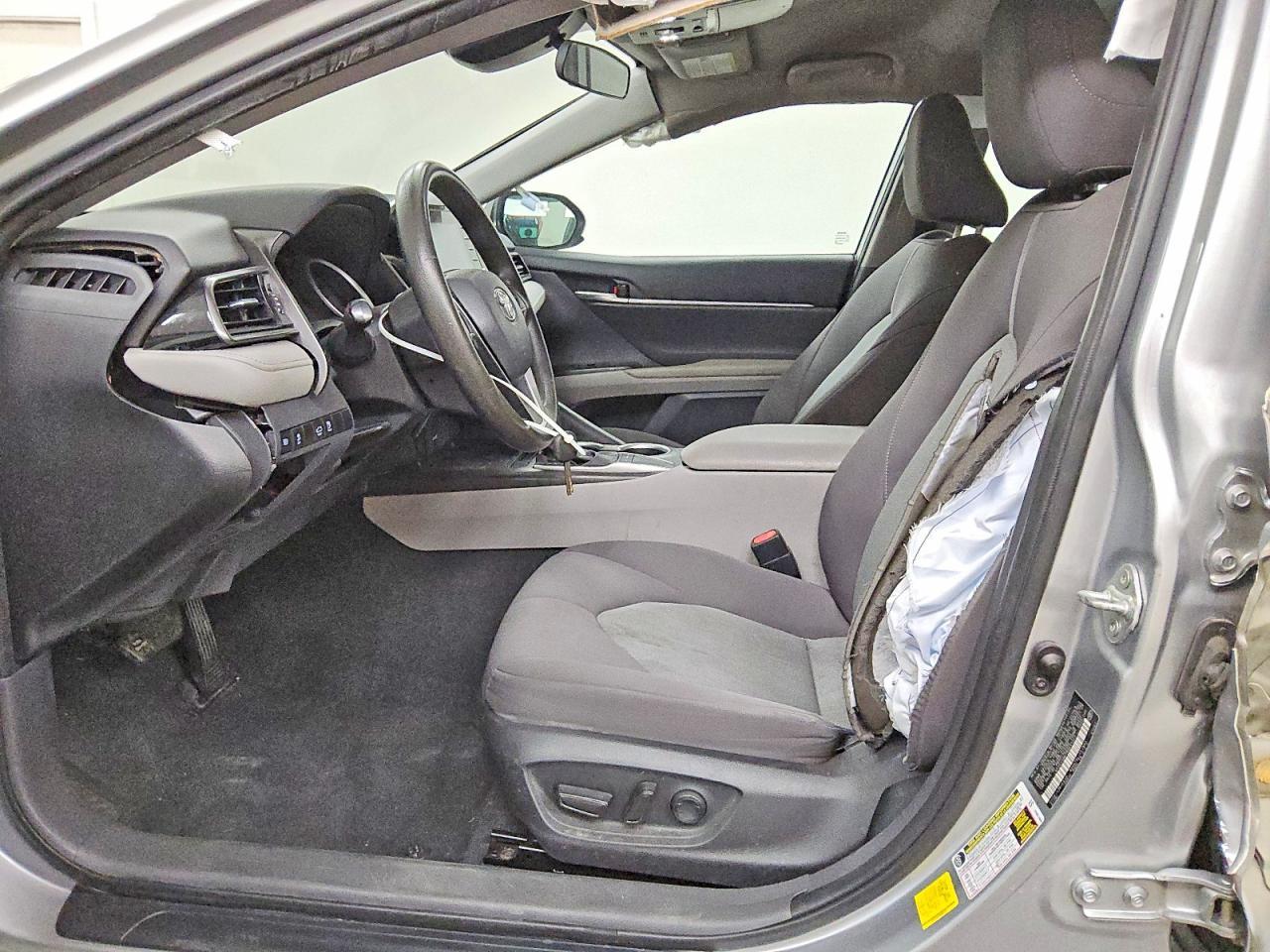 2022 Toyota Camry Le - zdjęcie 7