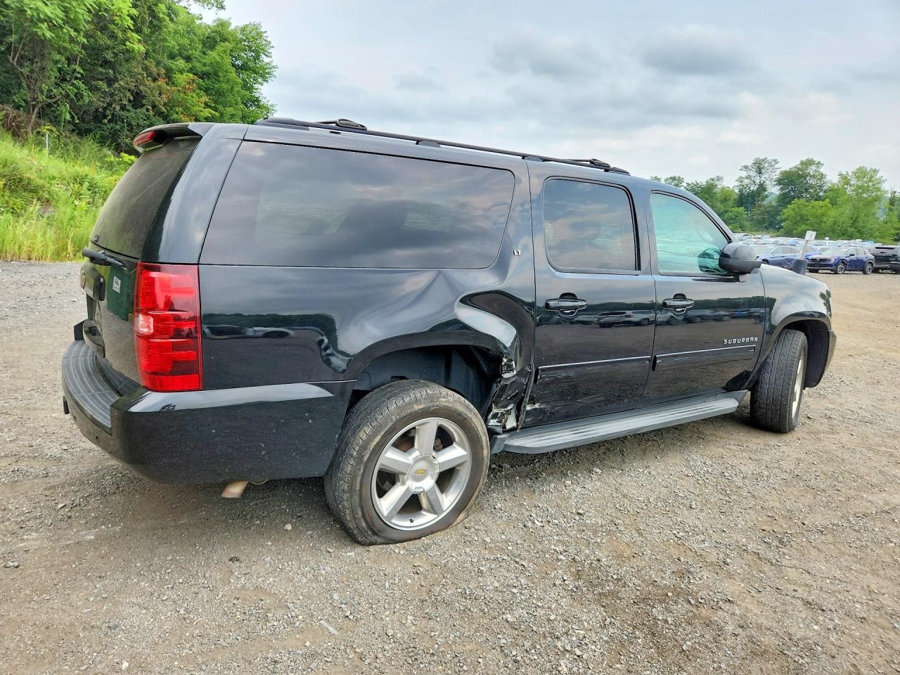 2013 Chevrolet Suburban K1500 Lt - zdjęcie 3
