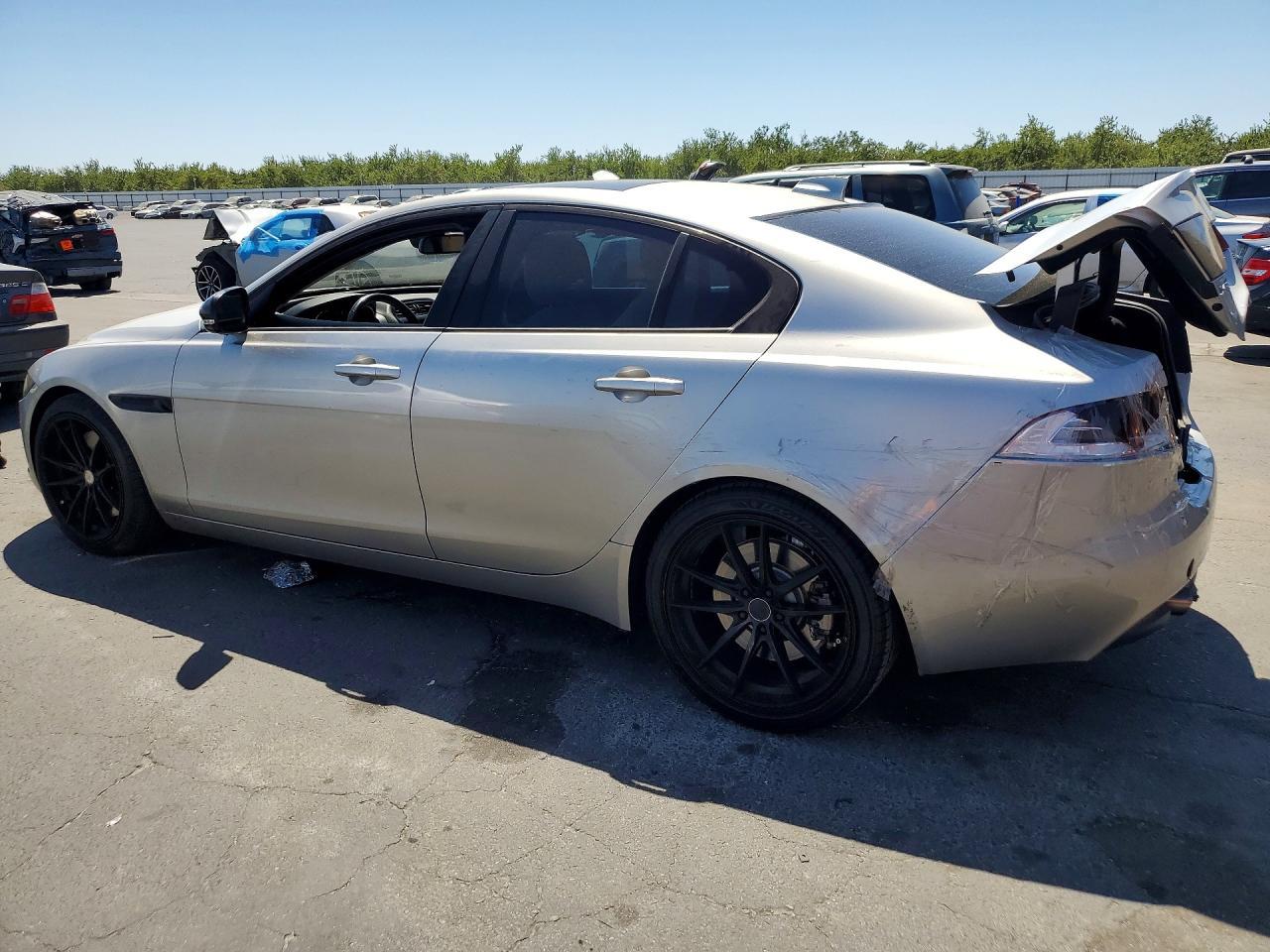 2017 Jaguar Xe Premium - zdjęcie 2