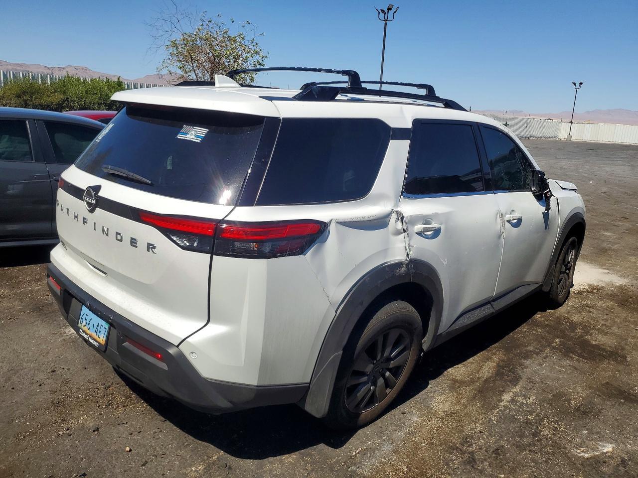 2025 Nissan Pathfinder Sv - zdjęcie 3