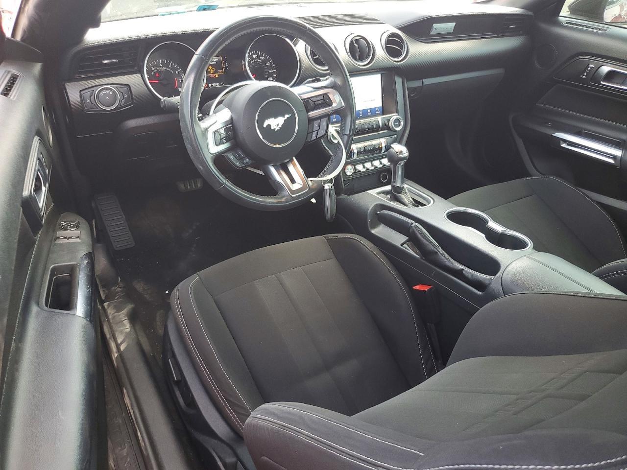 2021 Ford Mustang - zdjęcie 8